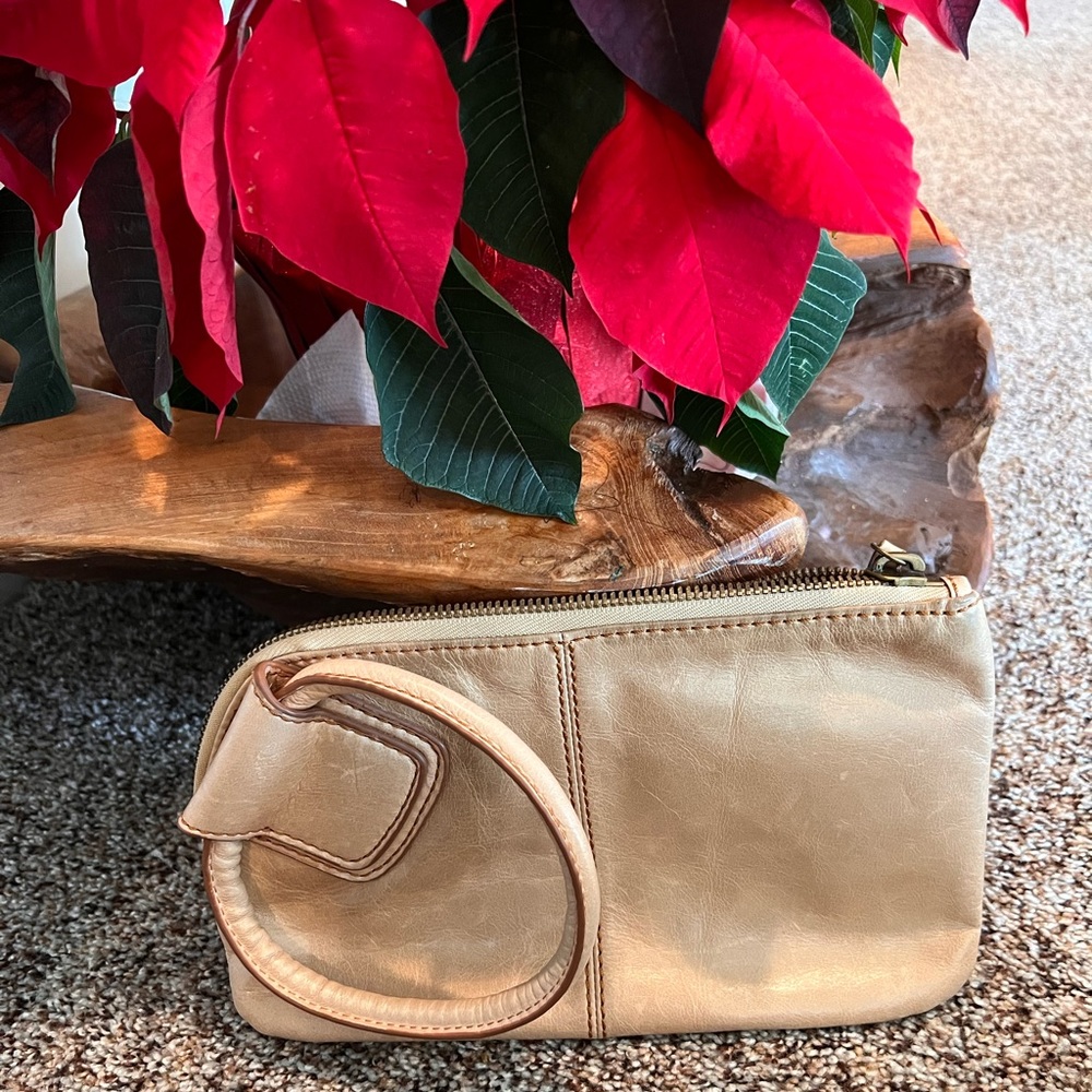 Hobo wristlet. Great condition.